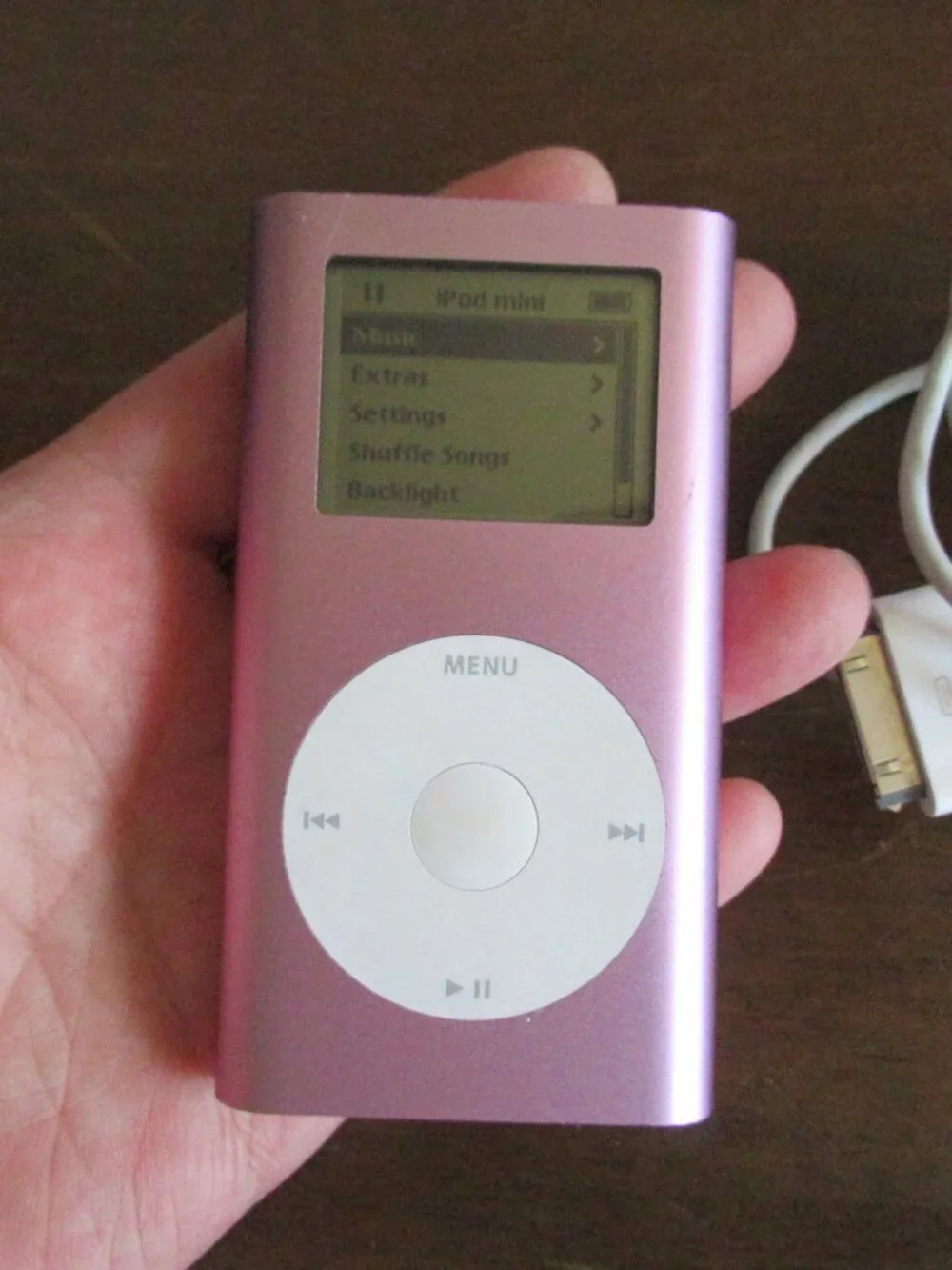 Apple iPod Mini Pink A1051 4GB Vintage MP3 Player Charging Cable Bundle